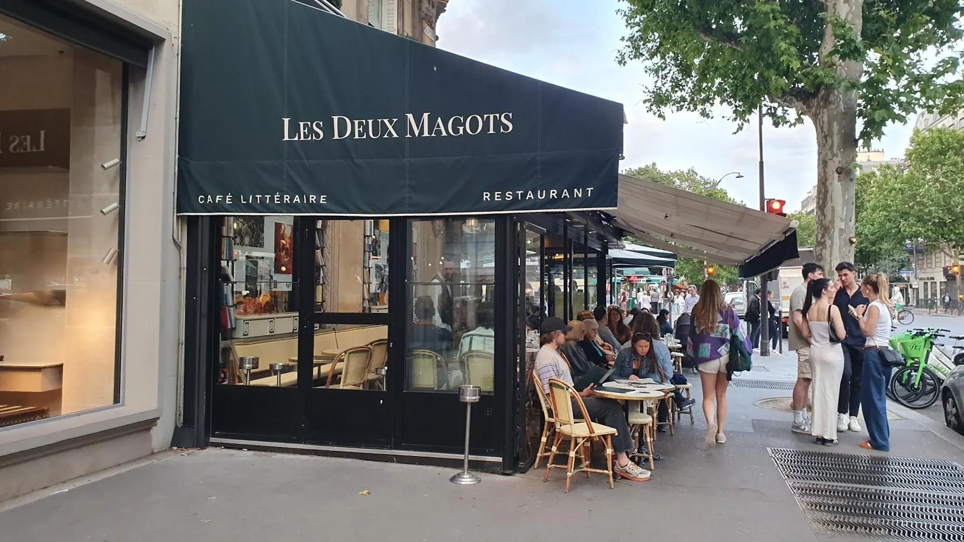 Gorgeous Place ,Center Paris,Close To Louvre Meusm And Eiffel Tour ,Front Metro 0*, Paris