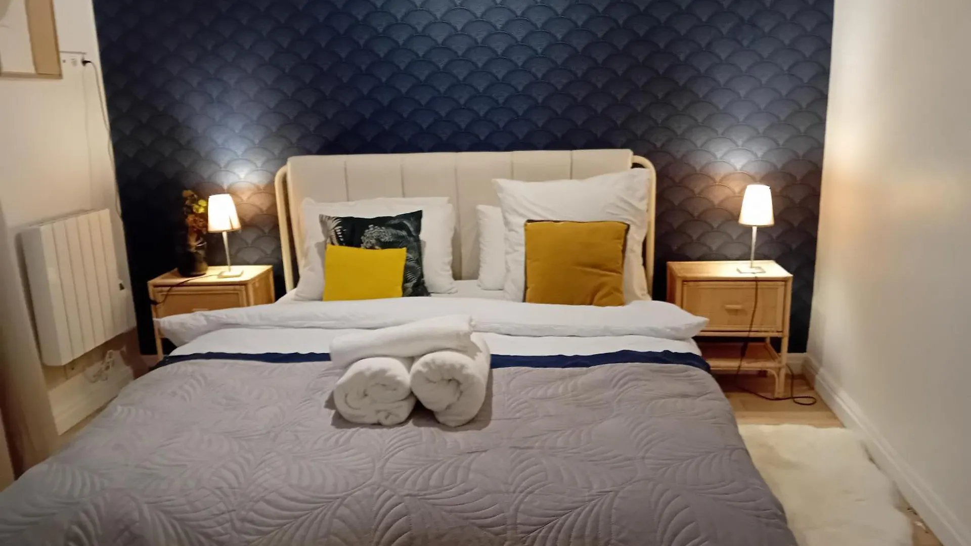 Appartement Gorgeous Place ,Center Paris,Close To Louvre Meusm And Eiffel Tour ,Front Metro