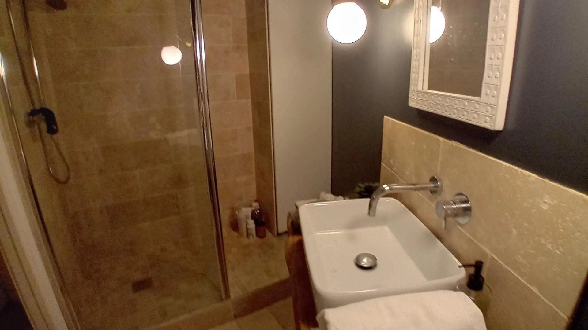 Gorgeous Place ,Center Paris,Close To Louvre Meusm And Eiffel Tour ,Front Metro 0*, Parijs