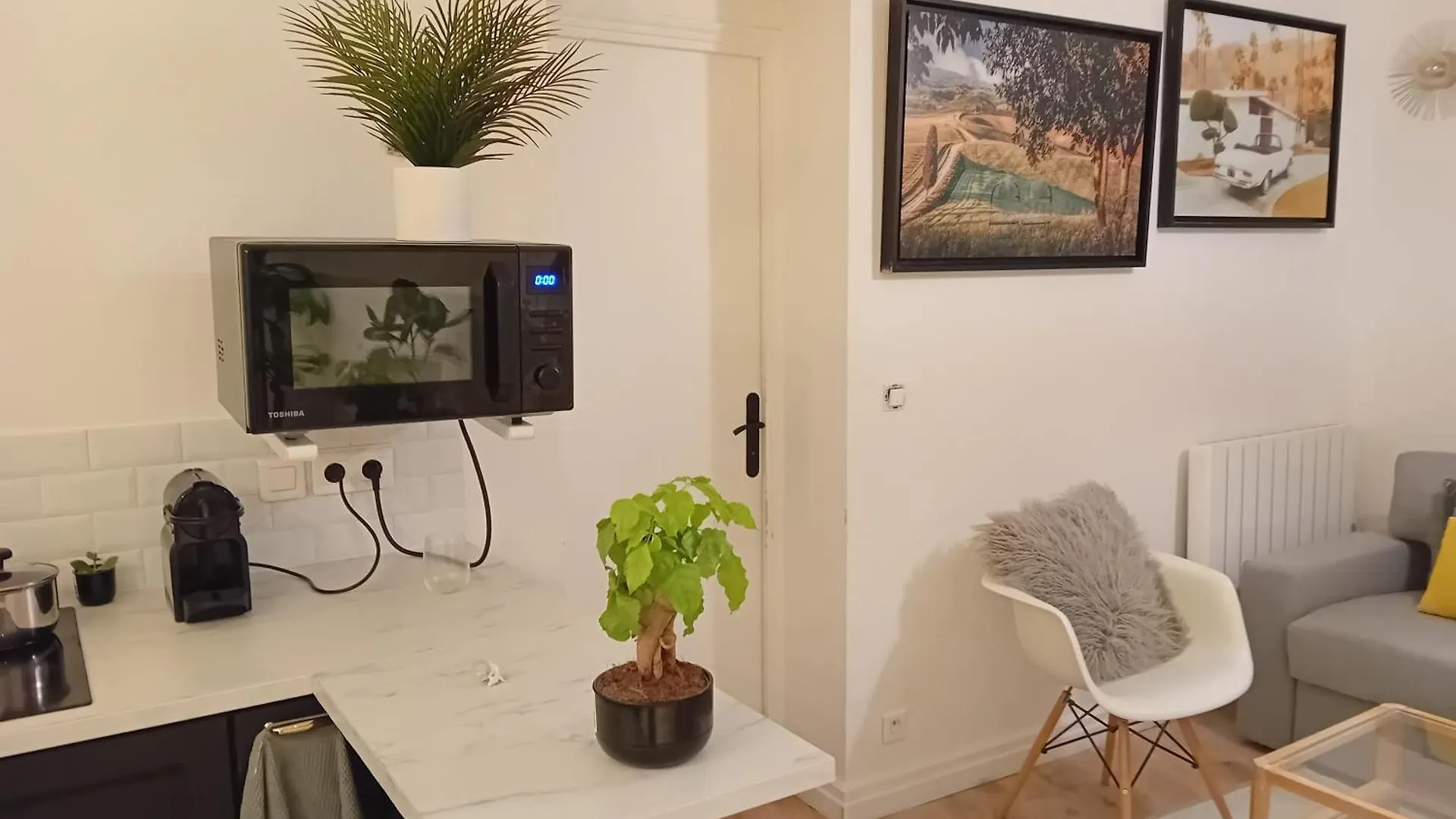 Appartement Gorgeous Place ,Center Paris,Close To Louvre Meusm And Eiffel Tour ,Front Metro